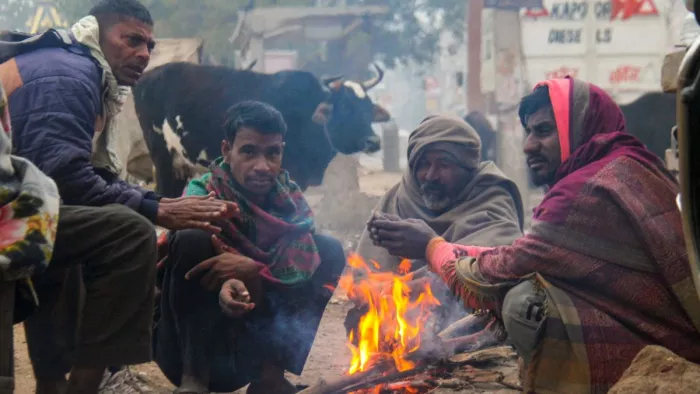 दिल्ली-यूपी में बारिश के साथ बढ़ी ठंड (फोटो- पीटीआई)