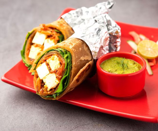 हल्की-फुल्की भूख मिटाने का हेल्दी और टेस्टी ऑप्शन है Paneer Roll, नोट ...