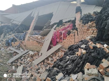 वेस्ट गोदाम गिराने से नाराज उद्यमियों का हंगामा