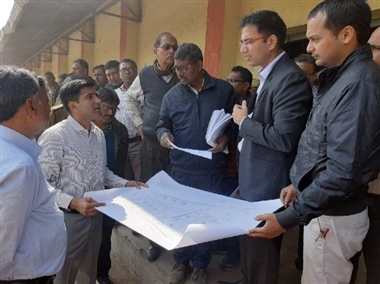बाजार समिति को स्मार्ट लुक देने की कवायद शुरू, डीएम ने किया स्थलीय निरीक्षण