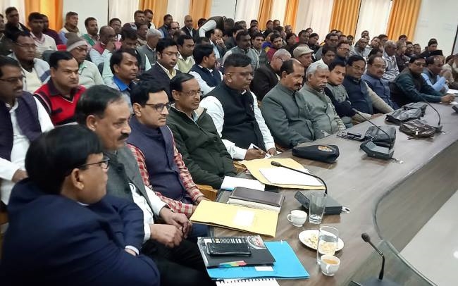 निष्ठापूर्वक करें अपने दायित्वों का निर्वहन: डीएम