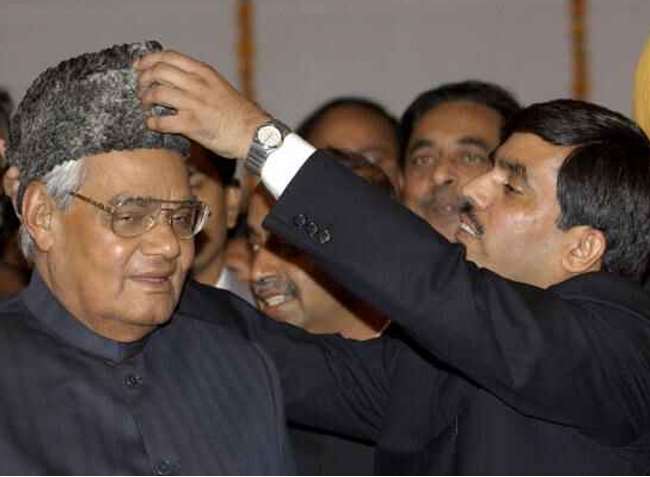 शाहनवाज हुसैन अटल व्यक्तित्व से तय होता रहा नीतीश के इस मंत्री का कद