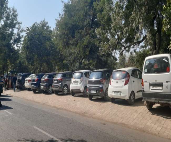 parking made on the smart footpath made for pedestrians near tajmahal