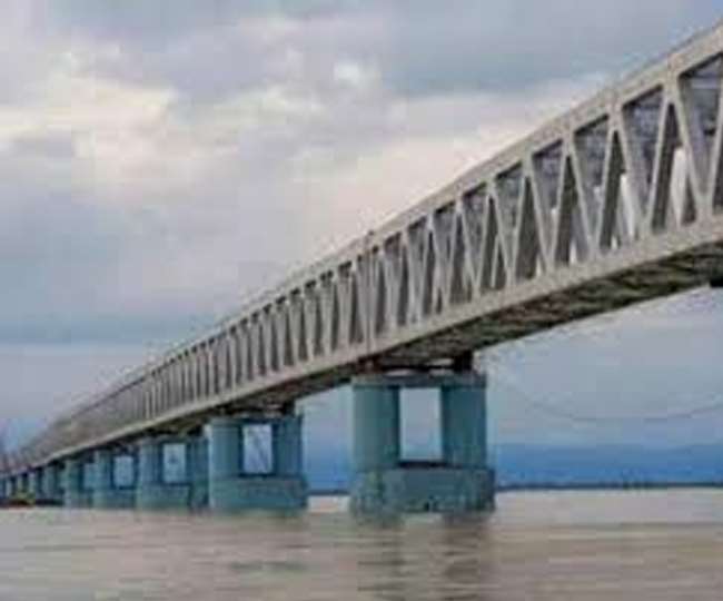गंगा ब्रिज के बचे हुए कार्य व इसके पहुंच पथ का निर्माण कार्य एक सप्ताह के अंदर शुरू हो जाएगा।