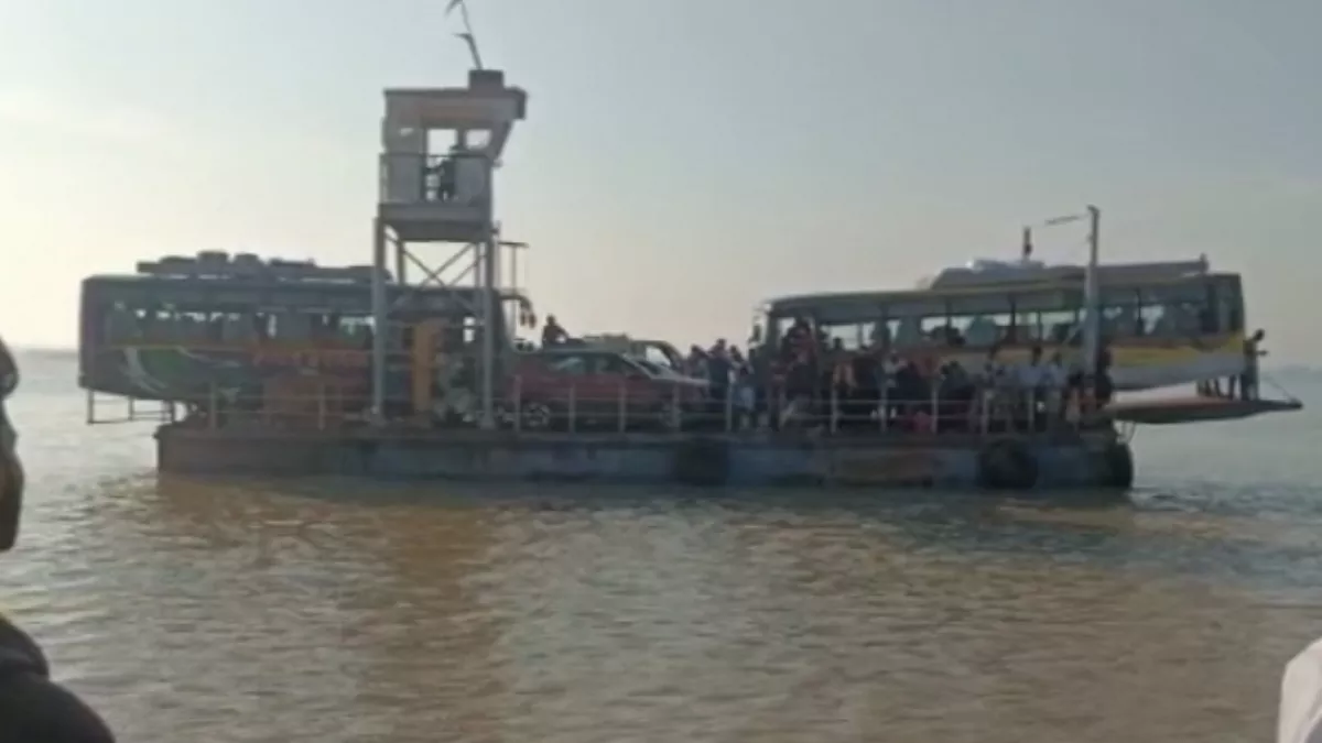 Odisha: सौ यात्रियों के साथ चिलिका में फंसा फ्लोटिंग वेसल्स जहाज, मौके पर पहुंचे अधिकारी