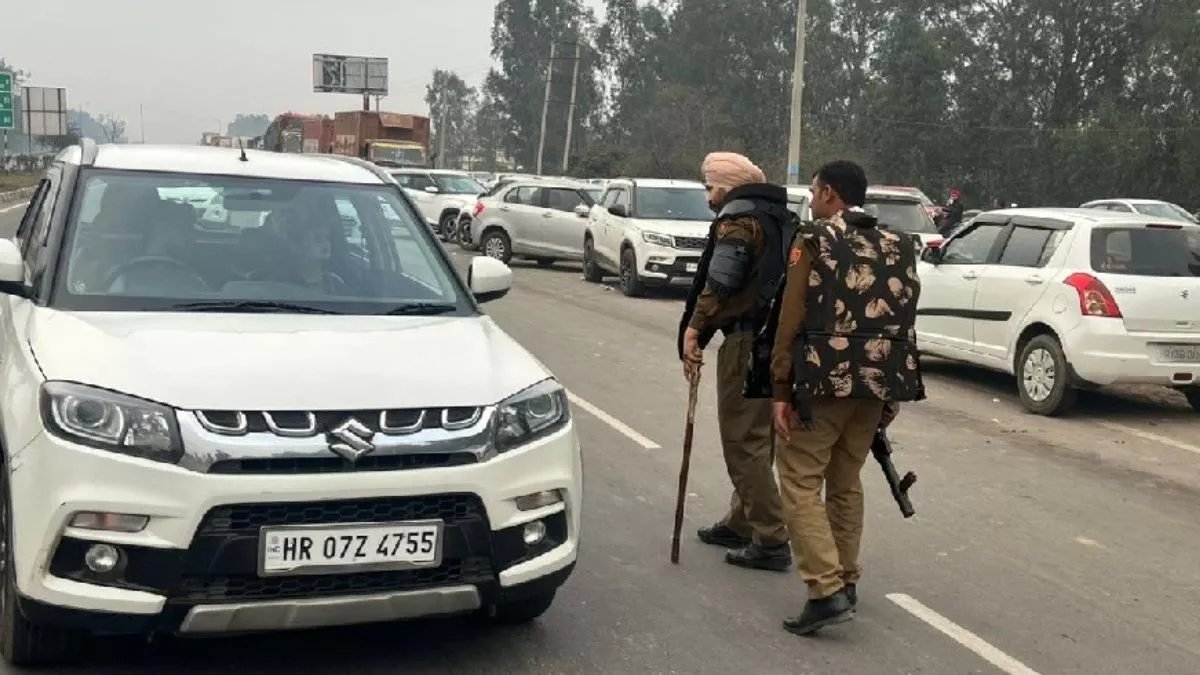 Farmers Protest: किसान आंदोलन के चलते दिल्ली के बार्डरों पर किलेबंदी, रास्ता बंद होने की स्थिति में डायवर्ट रूट तैयार