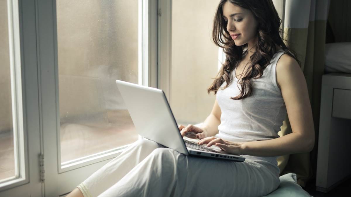 70000 रुपए से कम वाले इन Lenovo Laptop के पीछे भाग रहा है इंडिया, लंबा बैटरी बैकअप और एडवांस फीचर्स से हैं लैस