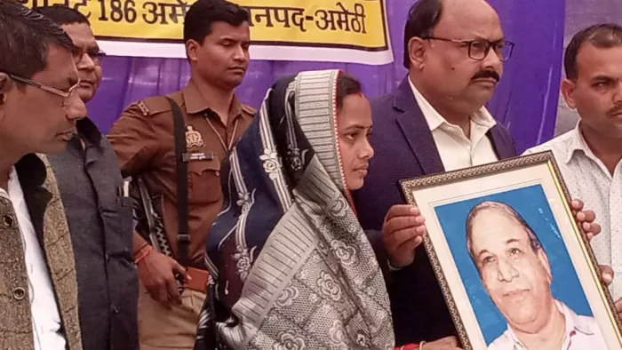 UP Politics: कौन है, जिसने यूपी में सपा-भाजपा दोनों को बता दिया झूठा, अखिलेश के PDA गठबंधन को बताया जुमलेबाजी