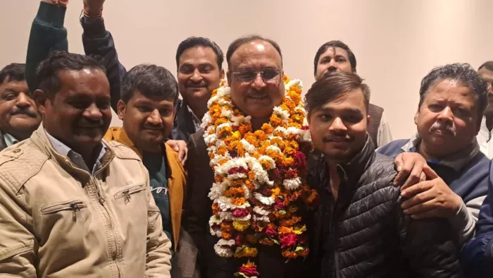 पूर्व मेयर नवीन जैन को राज्यसभा के लिए प्रत्याशी घोषित किए जाने के बाद जश्न मनाते समर्थक l जागरण