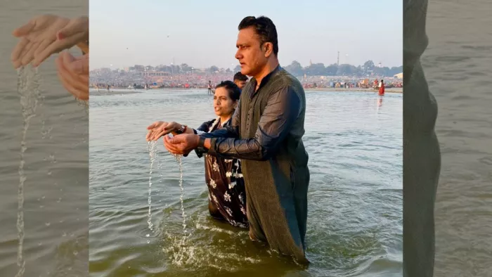 माघ पूर्णिमा पर बिना प्रोटोकॉल नाव पर सवार हो पहुंचे त्रिवेणी संगम