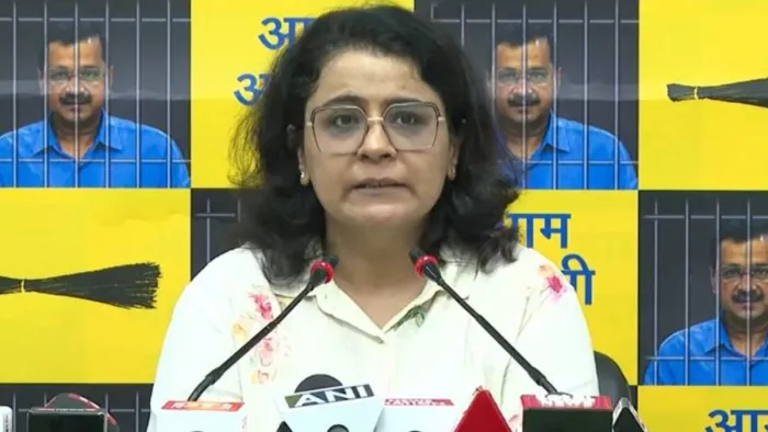 Delhi New CM: चुनाव में हार के बाद आप आक्रामक, भाजपा उससे भी अधिक आक्रामक। फाइल फोटो