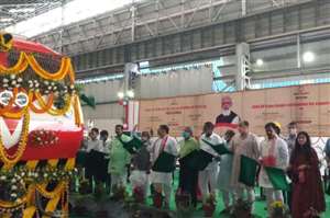 रेल मंत्री पीयूष गोयल ने बुधवार को मोजांबिक को दो रेल इंजन निर्यात करने को दी हरी झंडी।