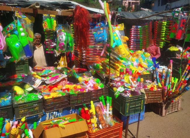 Shops started decorating for Holi festival - Uttarakhand Champawat Local  News