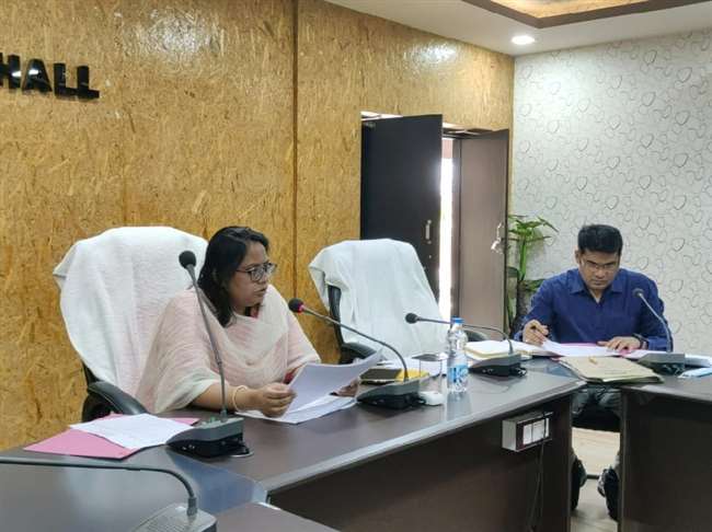 नए गोदाम बनवाने को लेकर जमीन चिंहित करने का निर्देश दिया गया।