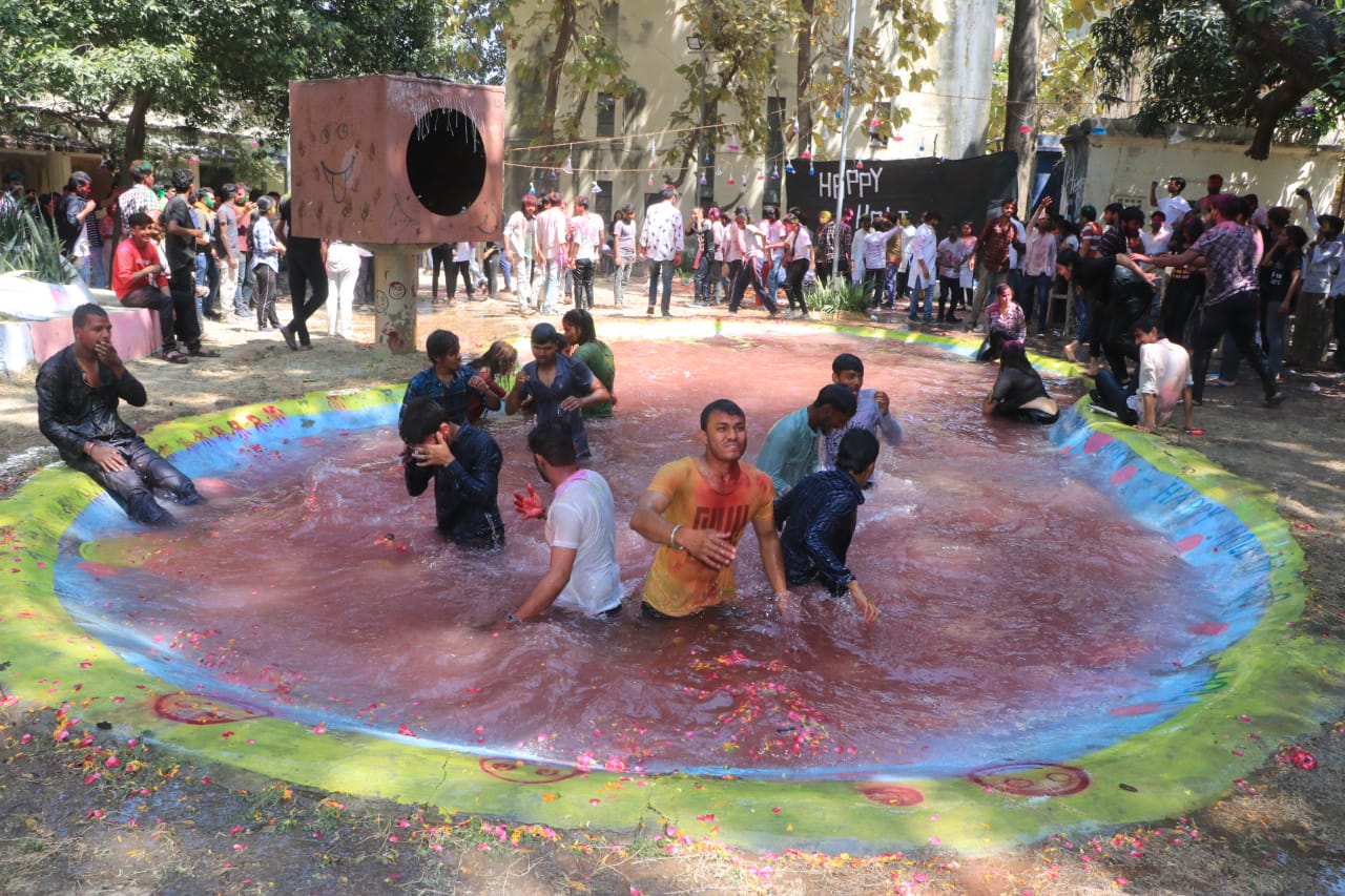 BHU Me Holi