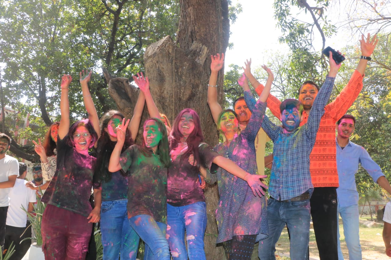 BHU Me Holi