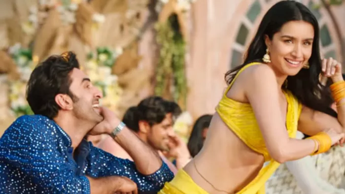 Still Image of Ranbir Kapoor and Shraddha Kapoor from TJMM