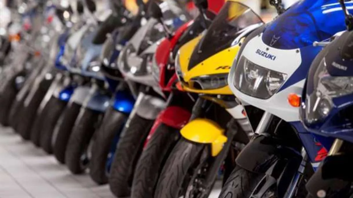 फरवरी में गिरा दो पहिया वाहनों का ...