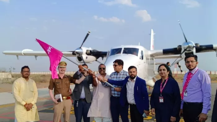 चित्रकूट एयरपोर्ट में उतरा पहला विमान, यात्री बोले जय श्री राम; ऐसा रहा अनुभव