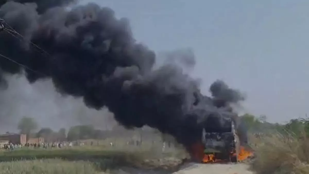 Ghazipur Bus Accident: आग का गोला बनी बस का मंजर देख सिहर उठे थे लोग, मातम में तब्दील हुईं शादी की खुशियां
