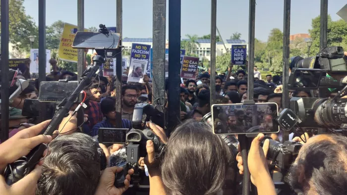 जामिया में सीएए के खिलाफ छात्रों का प्रदर्शन, पुलिस और पैरा मिलिट्री तैनात