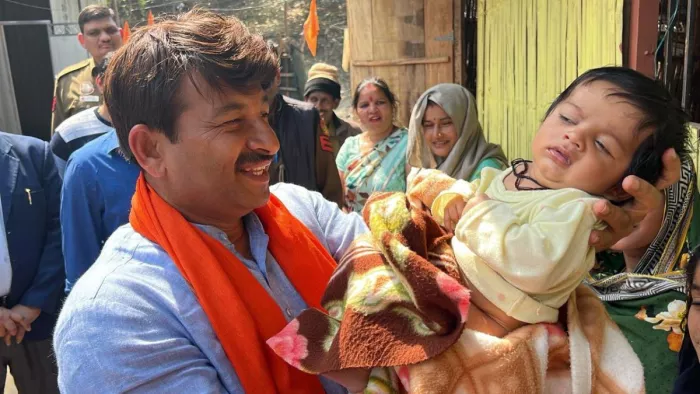 CAA लागू होने पर हिंद शरणार्थियों में जश्न (फोटो- @ManojTiwariMP)