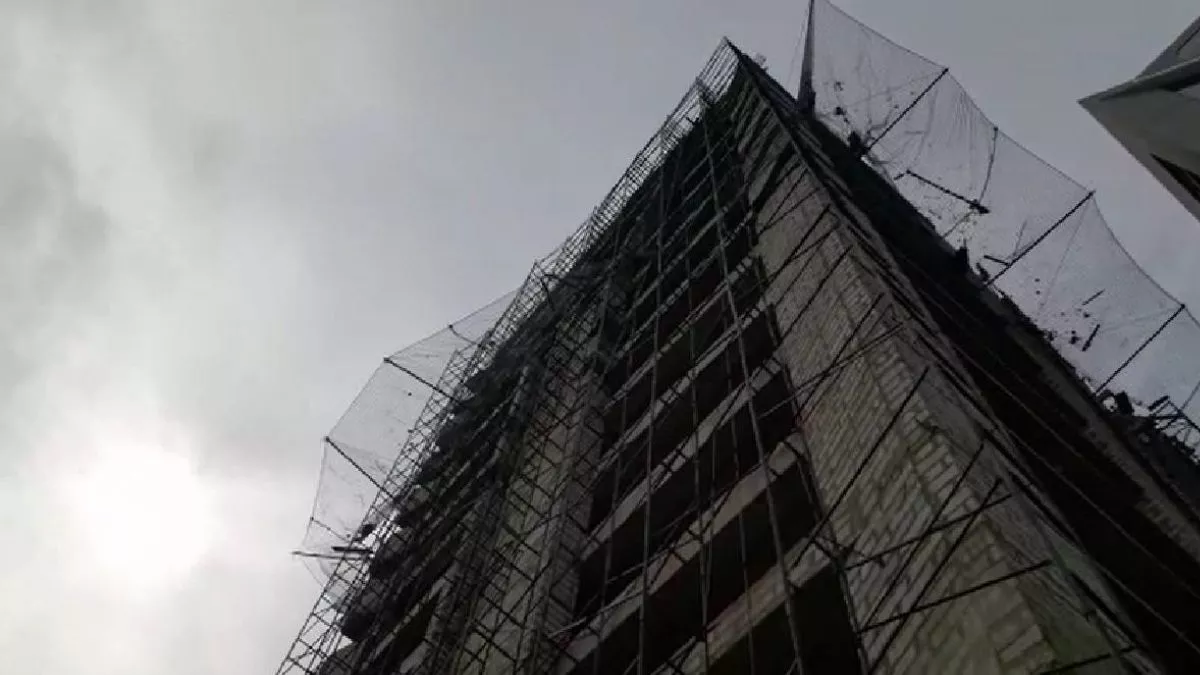 Mumbai News: बोरीवली में इमारत बनाते समय बड़ा हादसा, तीन लोगों की मौत; एक शख्स की हालत गंभीर
