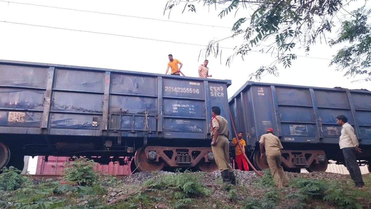 बड़ा रेल हादसा टला: कोयले से ठसाठस भरी मालगाड़ी के डिब्‍बे में लगी आग, धू-धू कर निकलने लगा धुआं; ऐसे पाया गया काबू