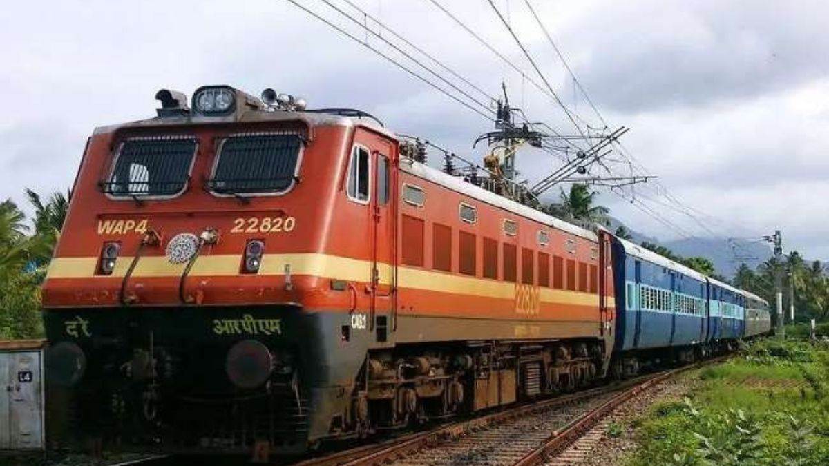 https://www.jagranimages.com/images/newimg/12032024/12_03_2024-train__23672807_95210359.jpg