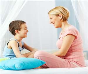 Positive India: Lockdown effect-बच्चों को तनाव से बचाने के लिए संवाद बनाएं, सकारात्मक रहें 