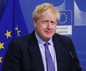 इंग्लैंड में दुकानें, सैलून, रेस्तरां, पब और जिम खुले