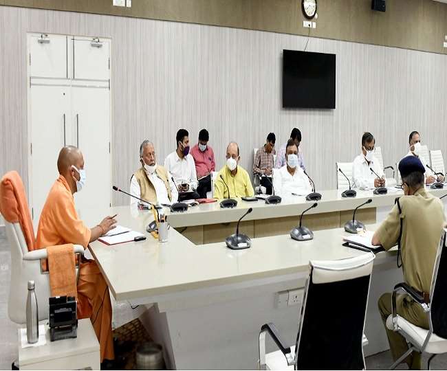 मुख्यमंत्री योगी आदित्यनाथ ने सोमवार को अपनी कोर टीम(टीम-11) के साथ समीक्षा बैठक की।