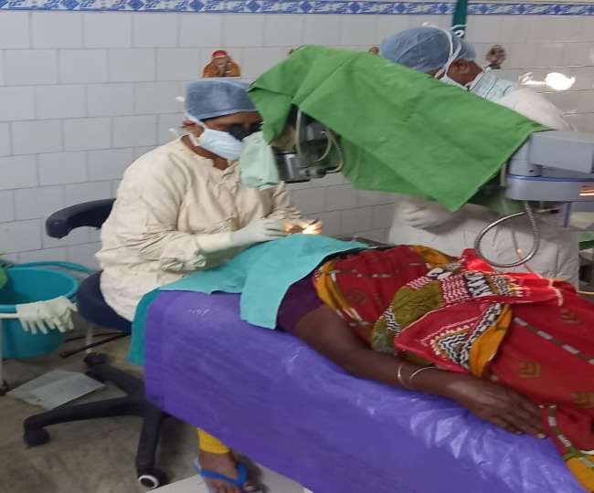 राम मनोहर लोहिया नेत्रालय में रविवार को 20 नेत्र रोगियों का आपरेशन किया गया।