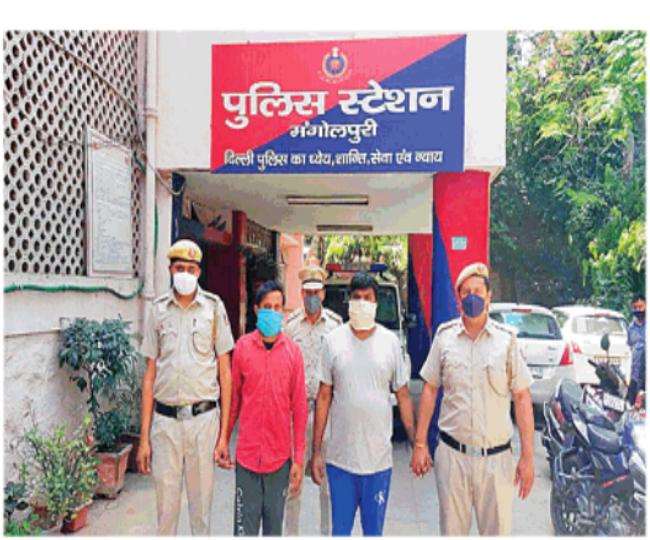 मंगोलपुरी में युवक की हत्या के मामले के आरोपित पुलिस की गिरफ्त में ’ सौजन्य: दिल्ली पुलिस