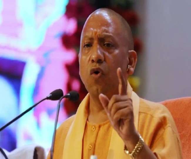सीएम योगी ने कहा कि रहें सतर्क, सीमा से लगे राज्यों में बढ़ रहा कोरोना संक्रमण।