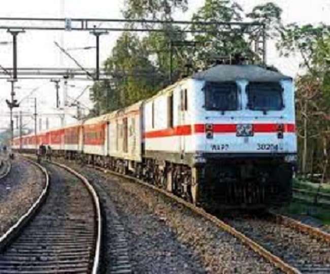 https://www.jagranimages.com/images/newimg/12042022/12_04_2022-rail_22620965_154748953.jpg