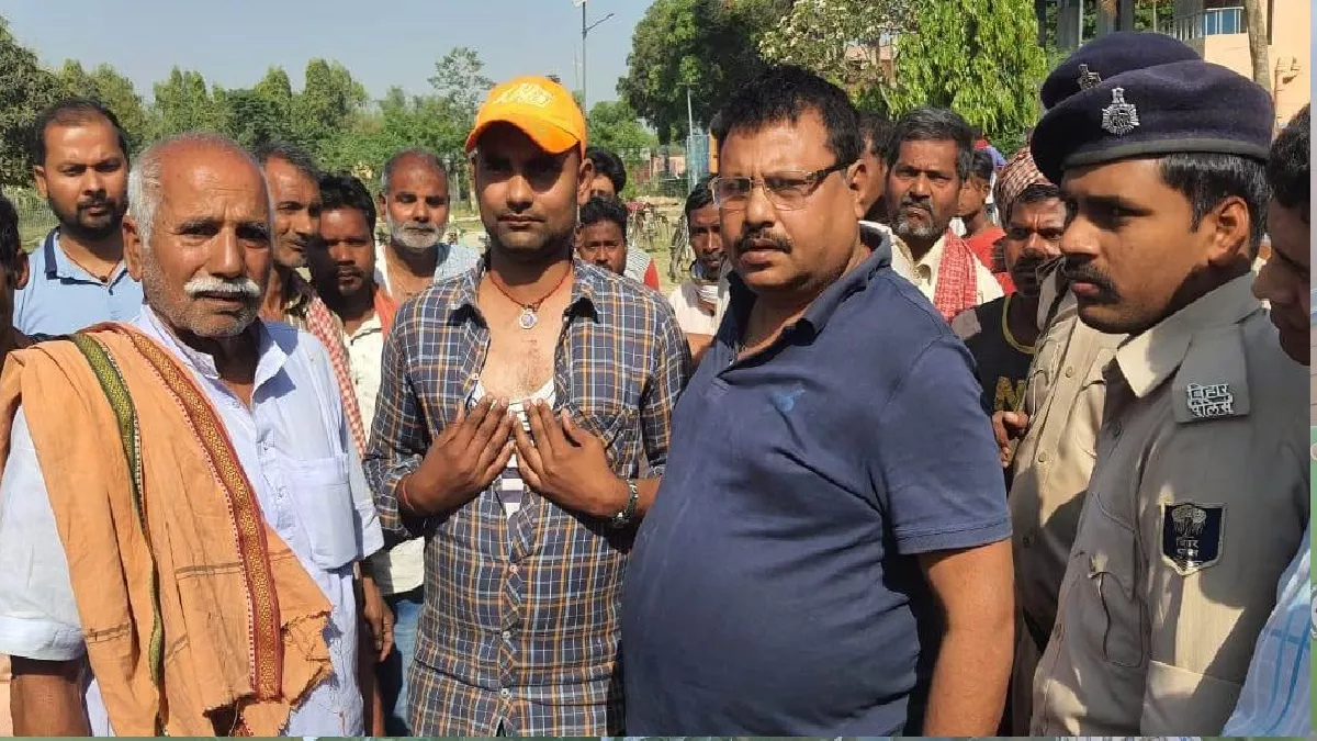 स्‍कूल गार्ड ने चोरी होने से बचाए बैंक के 10 लाख, चोर से भिड़ गया रितेश; पकड़कर कमरे में किया बंद, दो फरार