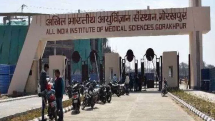 आधी रात को स्वजन ने किया हंगामा, बुलाई पुलिस,रोगी को डिस्चार्ज कराकर ले गए निजी अस्पताल।