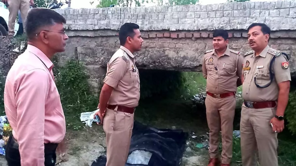 UP Crime News: ब‍िजनौर में महिला की चाकू से गोदकर हत्या, पुलिया के नीचे मिला खून से लथपथ शव