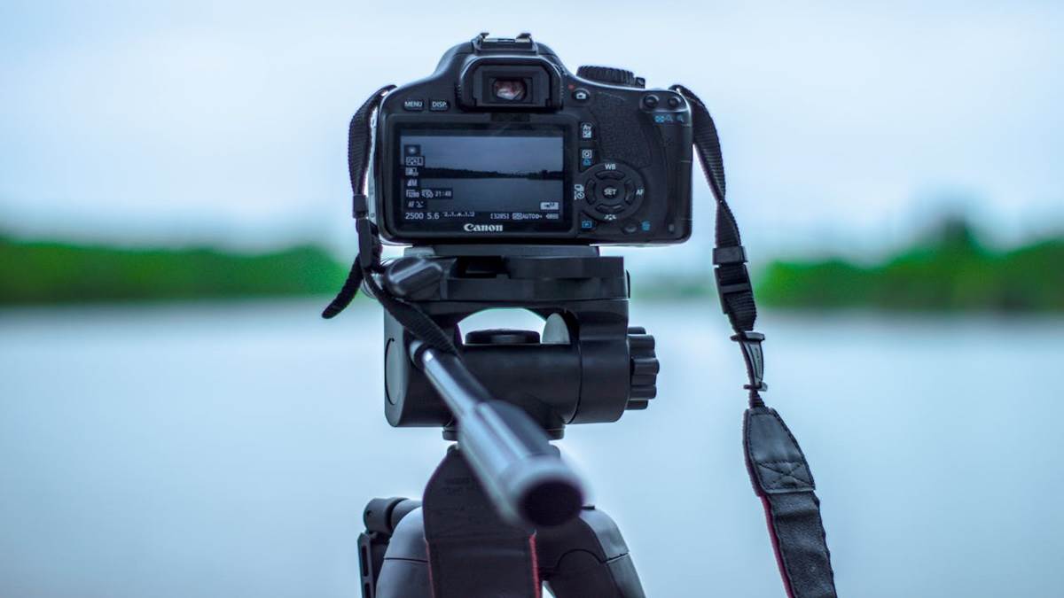 सभी फोटोग्राफर्स कर रहे हैं इन Canon DSLR Camera का गुणगान! नए फीचर और कम कीमत के साथ मार्केट में मचा रहे बवाल