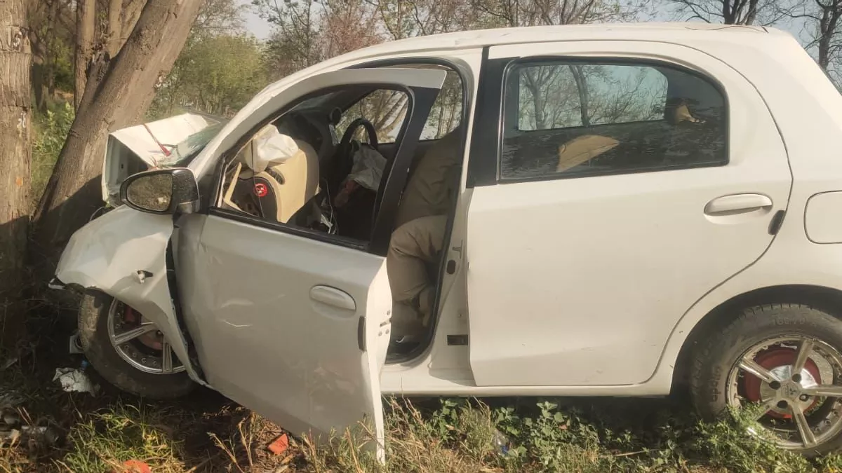 Punjab Road Accident: बठिंडा हाईवे पर भीषण सड़क हादसा, पेड़ से टकराई तेज रफ्तार कार; परिवार के चार लोगों की मौत