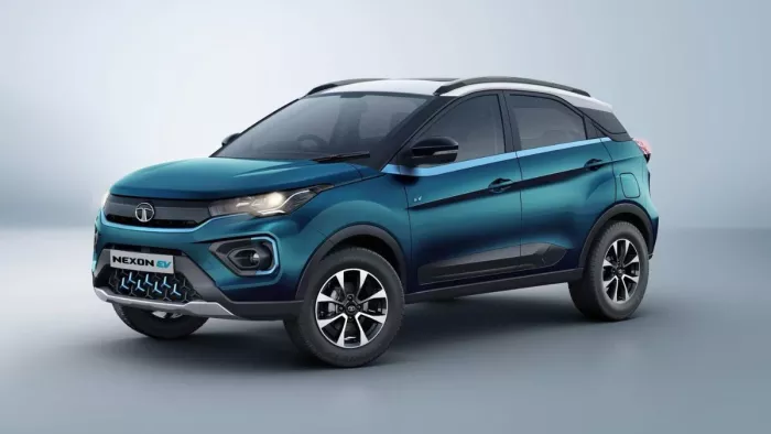 Tata Nexon EV पर बेहतरीन डिस्काउंट ऑफर किया जा रहा है।