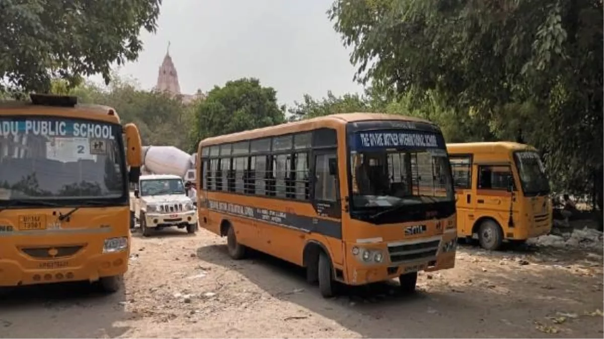 Mahendragarh Accident Update: आरटीए कार्यालय में फिटनेस के लिए नहीं पहुंची 100 से ज्यादा बसें, स्कूलों को नोटिस जारी