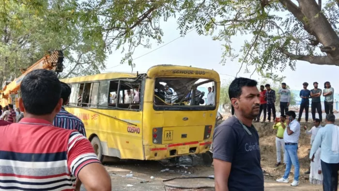 महेंद्रगढ़ स्कूल बस हादसे का आरोपी ड्राइवर सहित तीन को पुलिस ने 5 दिन की रिमांड पर लिया।