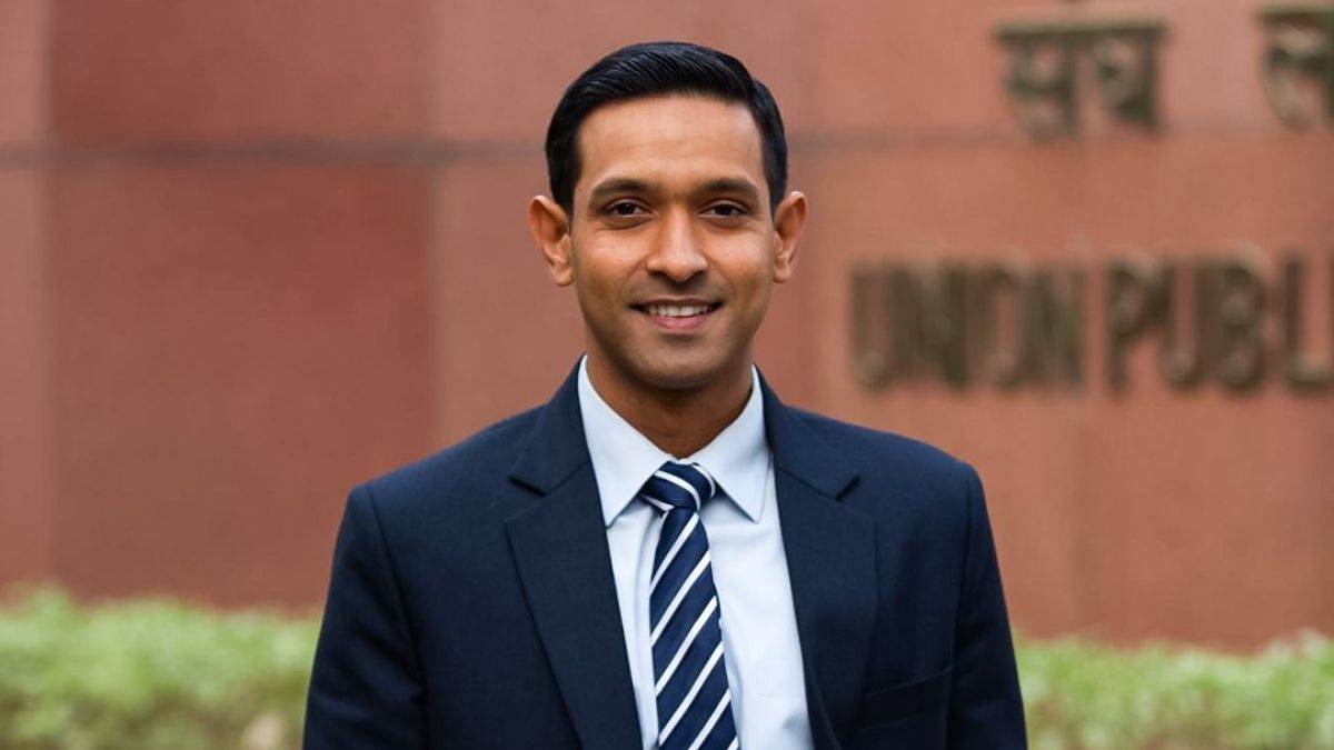 https://www.jagranimages.com/images/newimg/12042024/12_04_2024-vikrant_massey_12th_fail_23695273.jpg