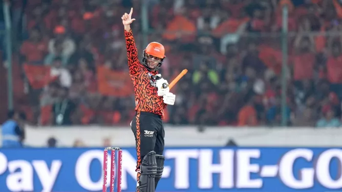अभिषेक शर्मा ने जड़ी आईपीएल करियर की पहली सेंचुरी। फोटो- IPL