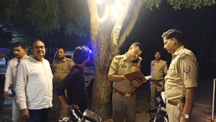 घटना के बाद मौके पर जांच पड़ताल करती पुलिस। जागरण