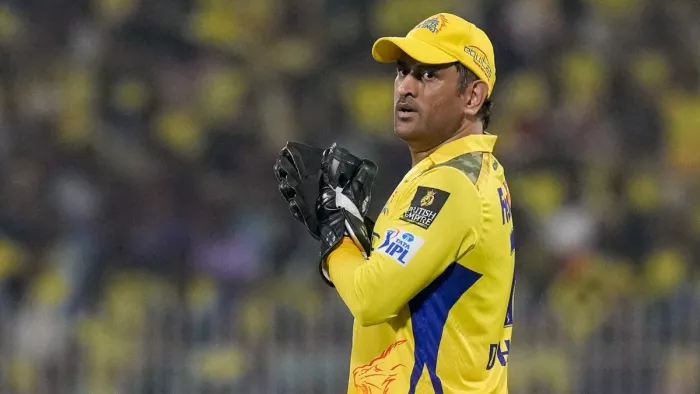 Manoj Tiwary ने MS Dhoni पर साधा निशाना, CSK को भी लताड़ा