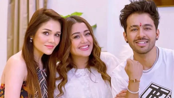 नेहा कक्कड़, सोनू कक्कड़ और टोनी कक्कड़ (Photo: Instagram)