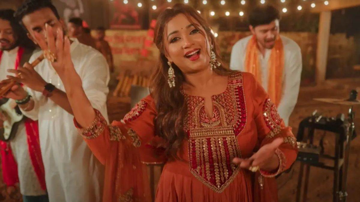 https://www.jagranimages.com/images/newimg/12042025/12_04_2025-shreya_5_23917252.jpg